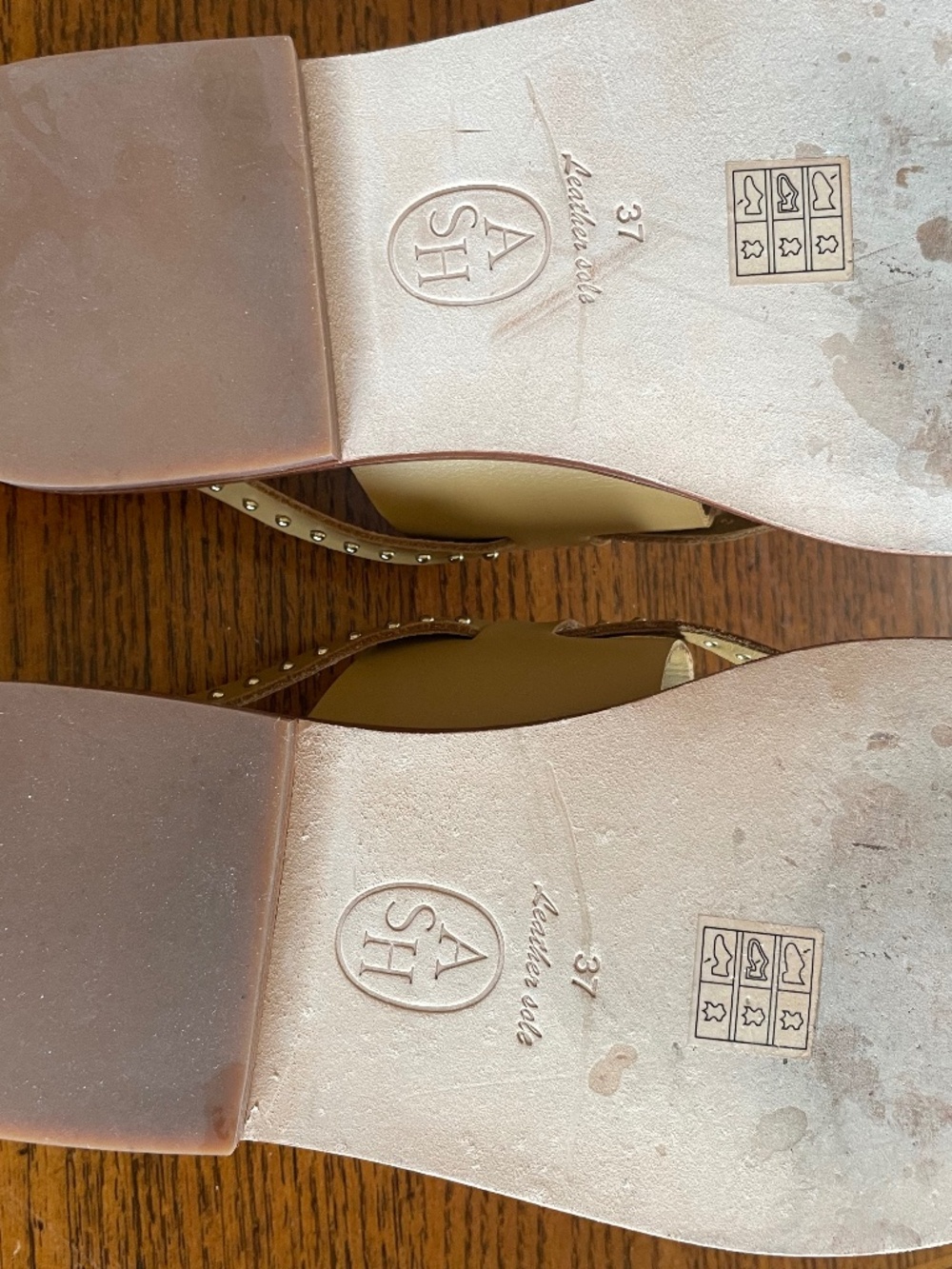 ASH Beautiful tan all leather sandal with small accent studs